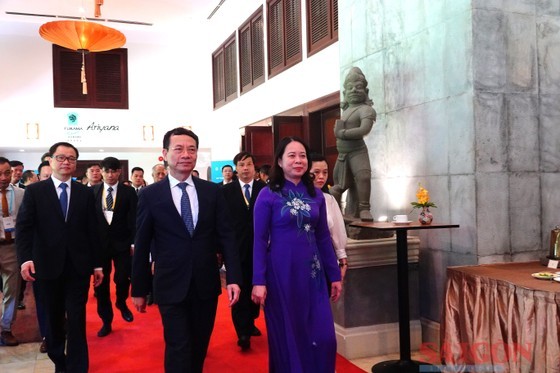 Vice State President Vo Thi Anh Xuan and Minister of Information and Communications Nguyen Manh Hung attend the conference. (Photo: SGGP)