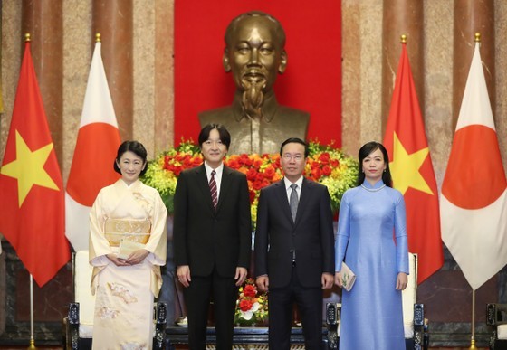 State President Vo Van Thuong and his spouse receive Japan's Crown Prince Akishino and Crown Princess Kiko at the Presidential Palace in Hanoi on September 22. (Photo: SGGP)