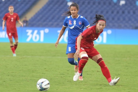 Vietnam beat Nepal 2-0 in the first match in the 19th Asian Games (ASIAD) women’s football. (Photo: SGGP)