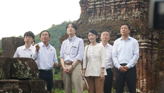 Japan's Crown Prince Akishino and Crown Princess Kiko visit the UNESCO World Heritage Site of My Son Sanctuary in the central coastal province of Quang Nam on September 24. (Photo: SGGP)