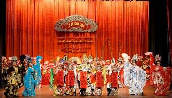 A performance by the HCMC Hat Boi (Vietnamese Classical Opera) Art Theater at the ceremony (Photo: SGGP)