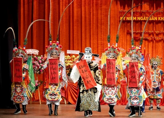 A performance by the HCMC Hat Boi (Vietnamese Classical Opera) Art Theater at the ceremony (Photo: SGGP)