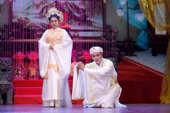 Meritorious Artist Thoai May (L) and cai luong artist Vo Minh Lam perform in a ceremony marking the Stage Traditional Day at Tran Huu Trang Cai Luong Theater. (Photo: SGGP)
