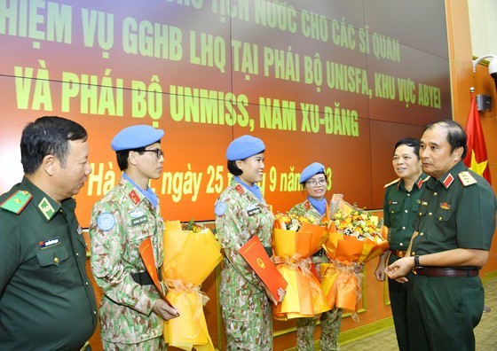 At the decision hand-over ceremony. (Photo: SGGP) At the decision hand-over ceremony. (Photo: SGGP)