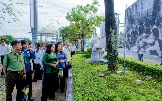 Delegates attend the opening ceremony of the exhibition. (Photo: SGGP)