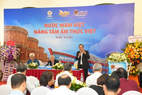 Vice Chairman of the Vietnam Cuisine Culture Association Le Tan speaks at the event. (Photo: SGGP)