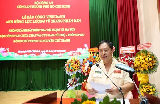 Senior Colonel Huynh Quang Tam, the Fire Prevention and Fighting and Rescue Police Division (PC07) speaks at the ceremony. (Photo: SGGP)