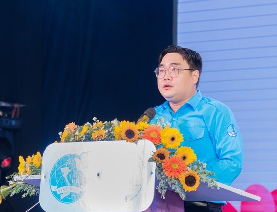 Chairman of the Vietnam Youth Federation (VYF) of HCMC Ngo Minh Hai speaks at the event. (Photo: SGGP)