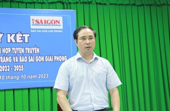 Director of the provincial Department of Information and Communications Nguyen Huu Hanh speaks at the event.
