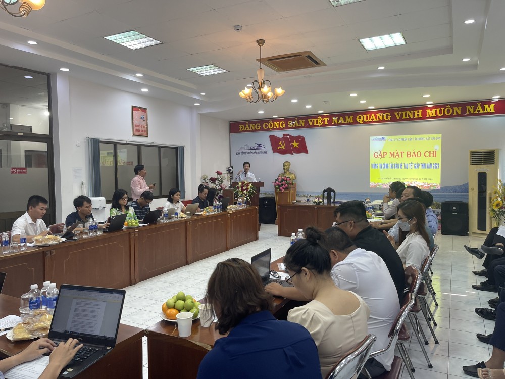 The Saigon Railway Transport Joint Stock Company (Saratrans) on October 12 announced its train schedules for the Lunar New Year (Tet holiday) season. (Photo: SGGP) The Saigon Railway Transport Joint Stock Company (Saratrans) on October 12 announced its train schedules for the Lunar New Year (Tet holiday) season. (Photo: SGGP)