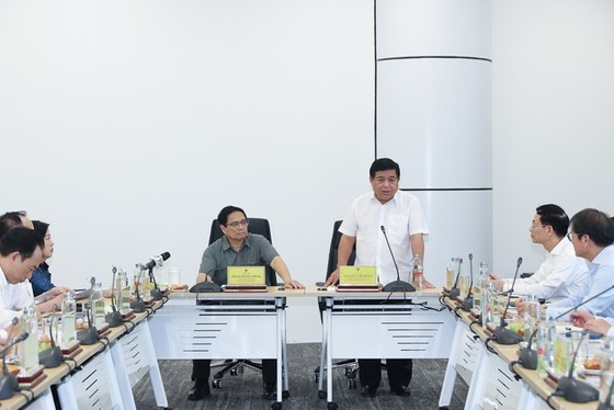 Minister of Planning and Investment Nguyen Chi Dung speaks at the working session. (Photo: SGGP)