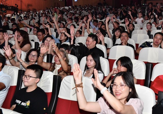 Audiences attend the event.