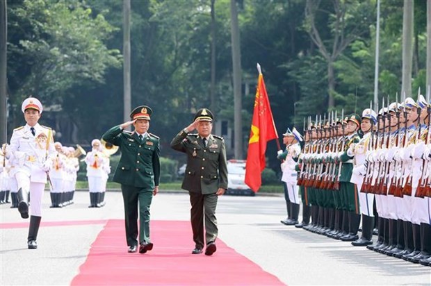 At the reception ceremony held for Commander-in-Chief of the Royal Cambodian Armed Forces General Vong Pisen in Hanoi on October 17 (Photo: VNA)