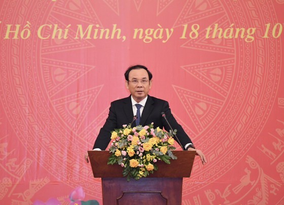 Secretary of the HCMC Party Committee Nguyen Van Nen speaks at the conference. (Photo: SGGP)