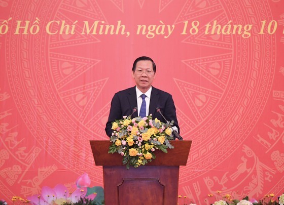 Chairman of the HCMC People’s Committee Phan Van Mai suggests that HCMC and Hanoi propose the Government issue a mechanism to mobilize large capital resources for investment and development. (Photo: SGGP)