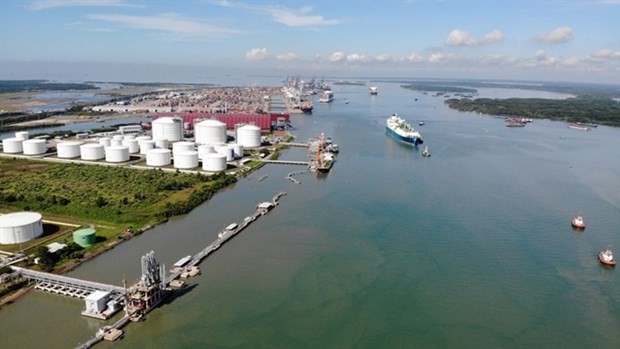An LNG shipment arrives at the Thi Vai Port Complex in southern Vietnam (Photo: VNA)
