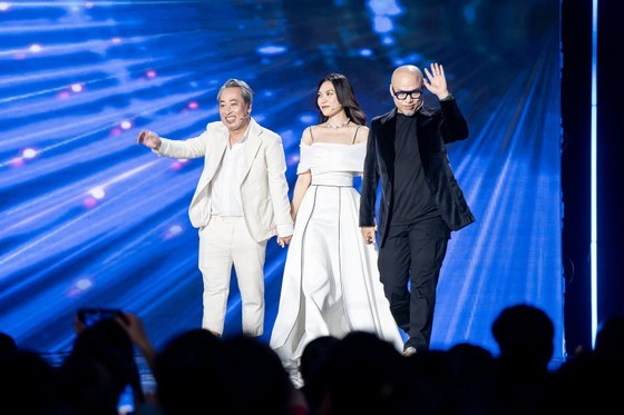 The judges including musician Huy Tuan (R) , pop star My Tam and director Nguyen Quang Dung (L)