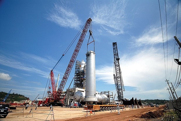 Big and well-built roads are required for the transportation of giant equipment serving the construction of major oil and gas projects. (Photo: petrotimes.vn)