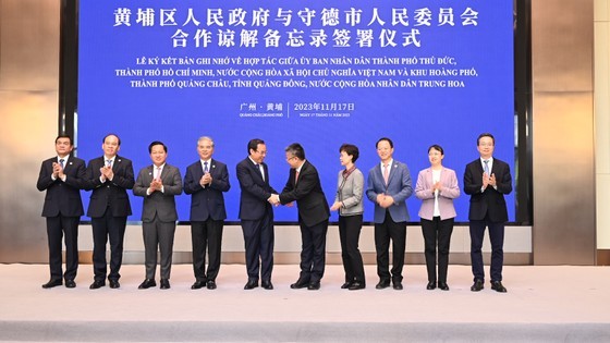 At the signing ceremony (Photo: SGGP)