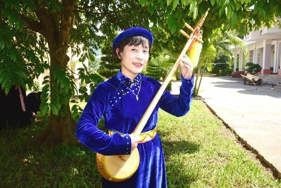 Teacher Bui Thi Thu Hong is chosen as one of the typical characters in a story of the Tuyen Quang Newspaper.