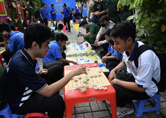 Young people attend the festival. (Photo: SGGP)