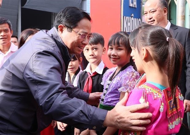 Prime Minister Pham Minh Chinh visits teachers and students at Pa Tan Elementary School for ethnic minority students in Sin Ho district (Photo: VNA) Prime Minister Pham Minh Chinh visits teachers and students at Pa Tan Elementary School for ethnic minority students in Sin Ho district (Photo: VNA)
