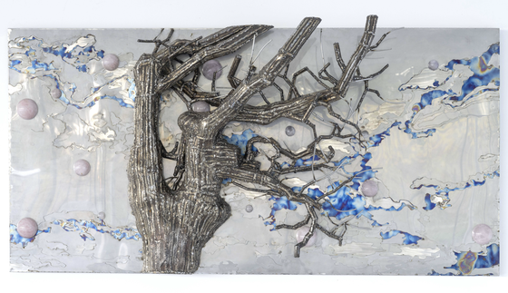 Artworks in different genres of arts and materials, such as reliefs, double-sided embroidery with metal wire, oil paintings, applique embroidery craft