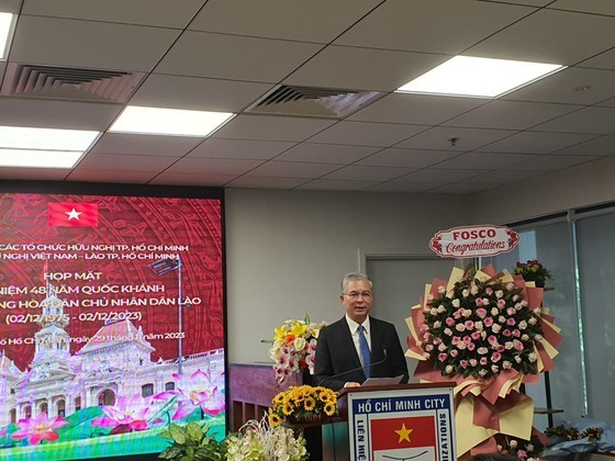 Vice Chairman of the HCMC People’s Committee and President of the Vietnam-Laos Friendship Association's HCMC chapter Ngo Minh Chau speaks at the event. (Photo: SGGP)