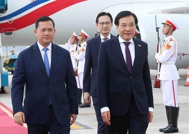 cambodian-pm-arrives-in-hanoi-1594.jpg