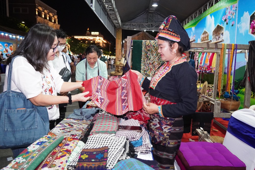 khach-tham-quan-9782jpg-6868.jfif