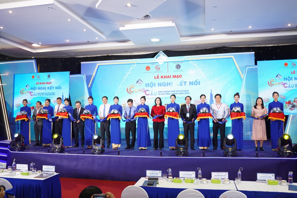 cac-dai-bieu-thuc-hien-nghi-le-khai-mac-7453jpg-818.jfif