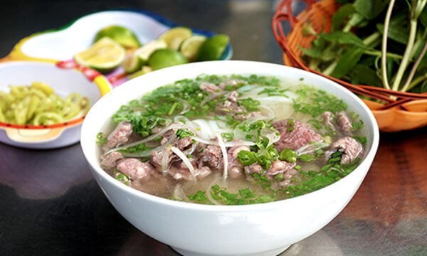vietnamese-pho-beef-noodle-soup-4478.jpg
