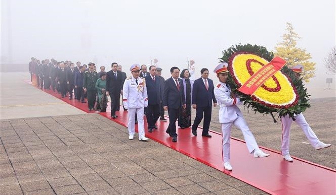 party-state-leaders-commemorate-president-ho-chi-minh-on-cpvs-founding-anniversary-8371.jpg