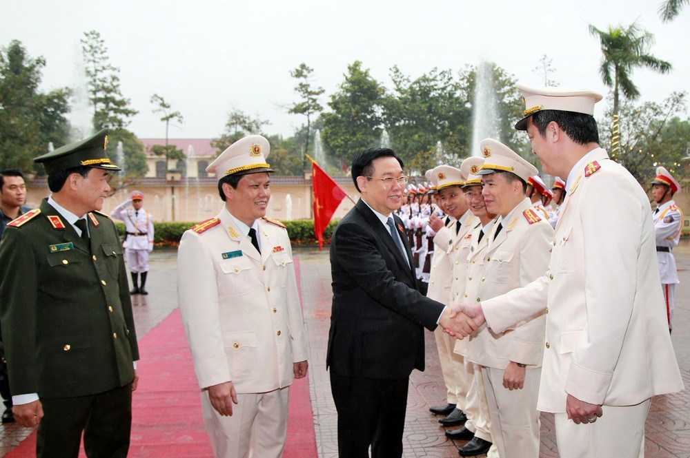 top-legislator-extends-tet-greetings-to-public-security-force-of-nghe-an-3964.jpg