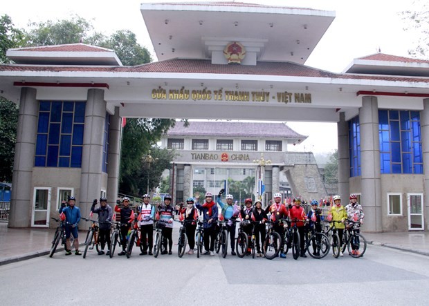 bicycle-tour-connects-vietnamese-chinese-provinces-4689.jpg