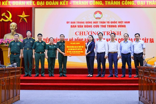 ubtu-mttq-viet-nam-nguyen-thi-thu-ha-tiep-nhan-ung-ho-tu-bo-quoc-phong-145.jpg.jpg