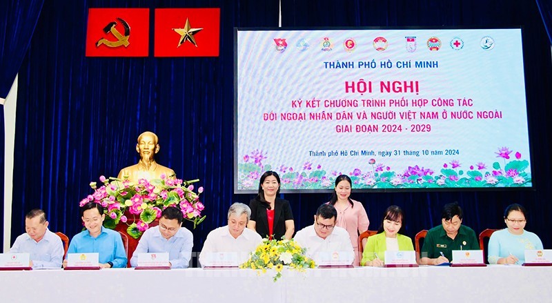 31-10-2024-tang-cuong-phoi-hop-cong-tac-doi-ngoai-nhan-dan-va-cong-tac-nguoi-viet-nam-o-nuoc-ngoai-7ECDBA1C-details.jpg
