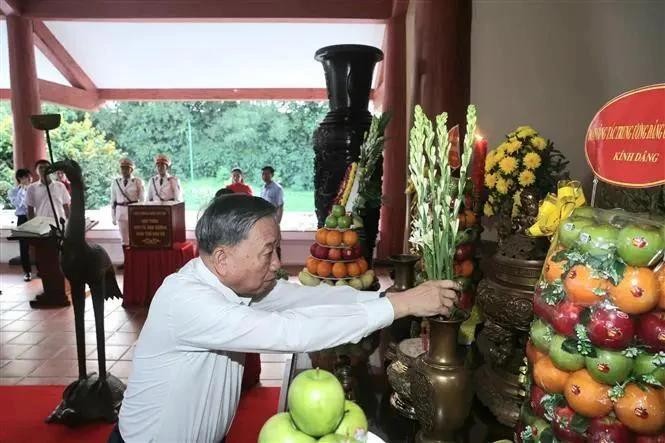 vna-potal-tong-bi-thu-to-lam-dang-huong-tuong-niem-chu-tich-ho-chi-minh-tai-ca-mau-7707559-7774.jpg.webp