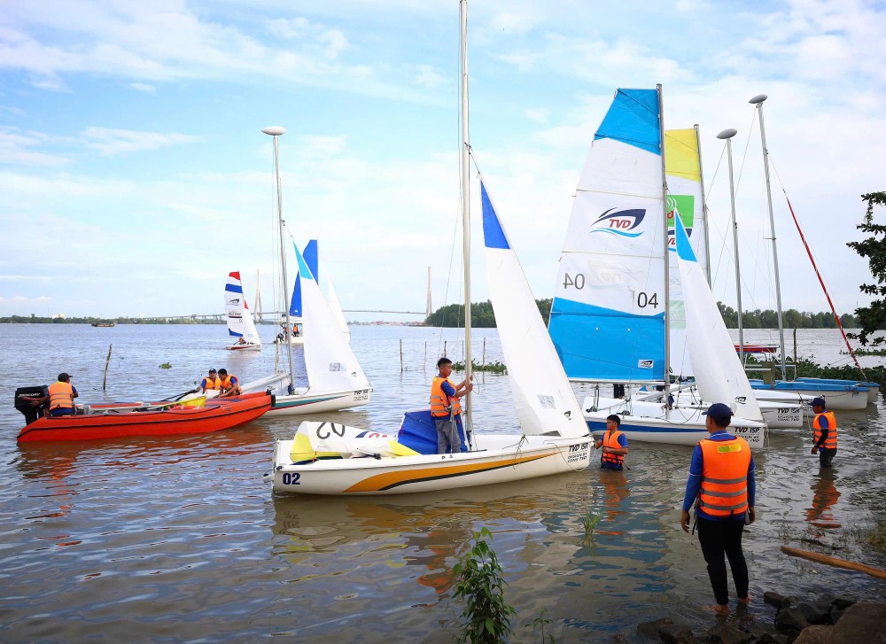 đua thuyền buồm1.jpg