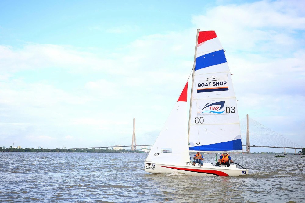 đua thuyền buồm3.jpg