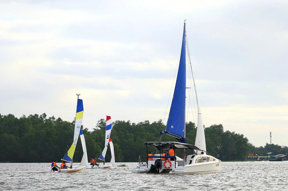 đua thuyền buồm4.jpg