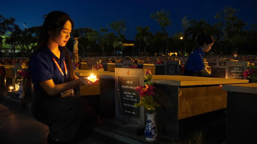 Candle lighting 25.jpg