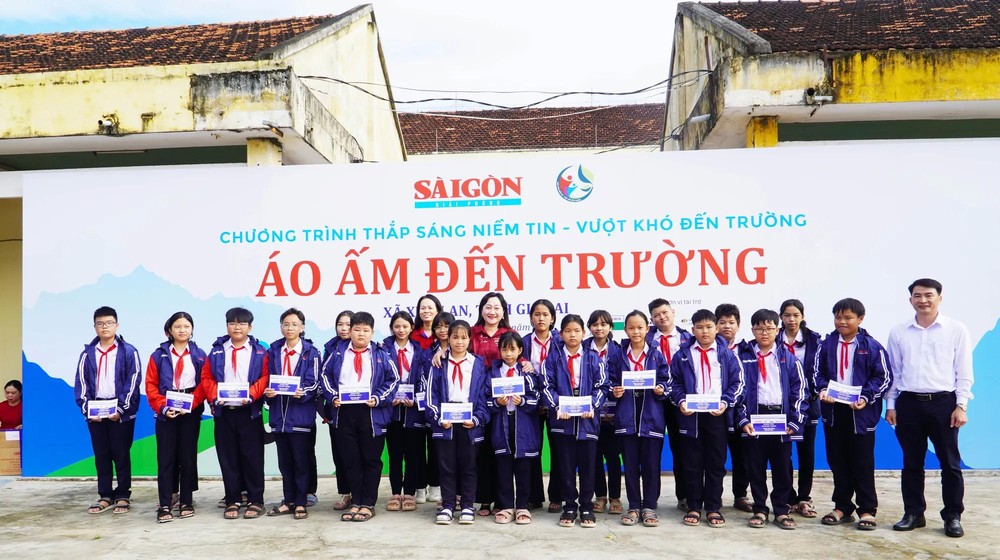 Áo ấm đến trường3.jpg