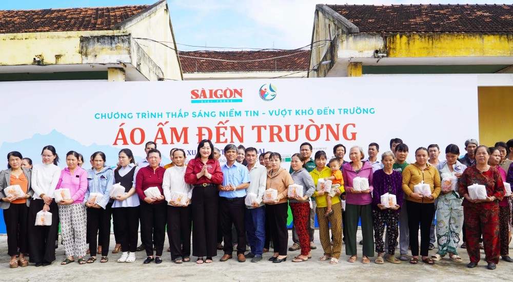 Áo ấm đến trường4.jpg
