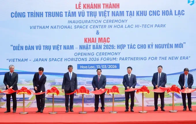thu-tuong-pham-minh-chinh-du-le-khanh-thanh-cong-trinh-trung-tam-vu-tru-viet-nam-tai-khu-cong-nghe-cao-hoa-lac-va-tham-du-dien-dan-vu-tru-viet-nam-nhat-ban-2026-viet-chung-8657-1331.jpg