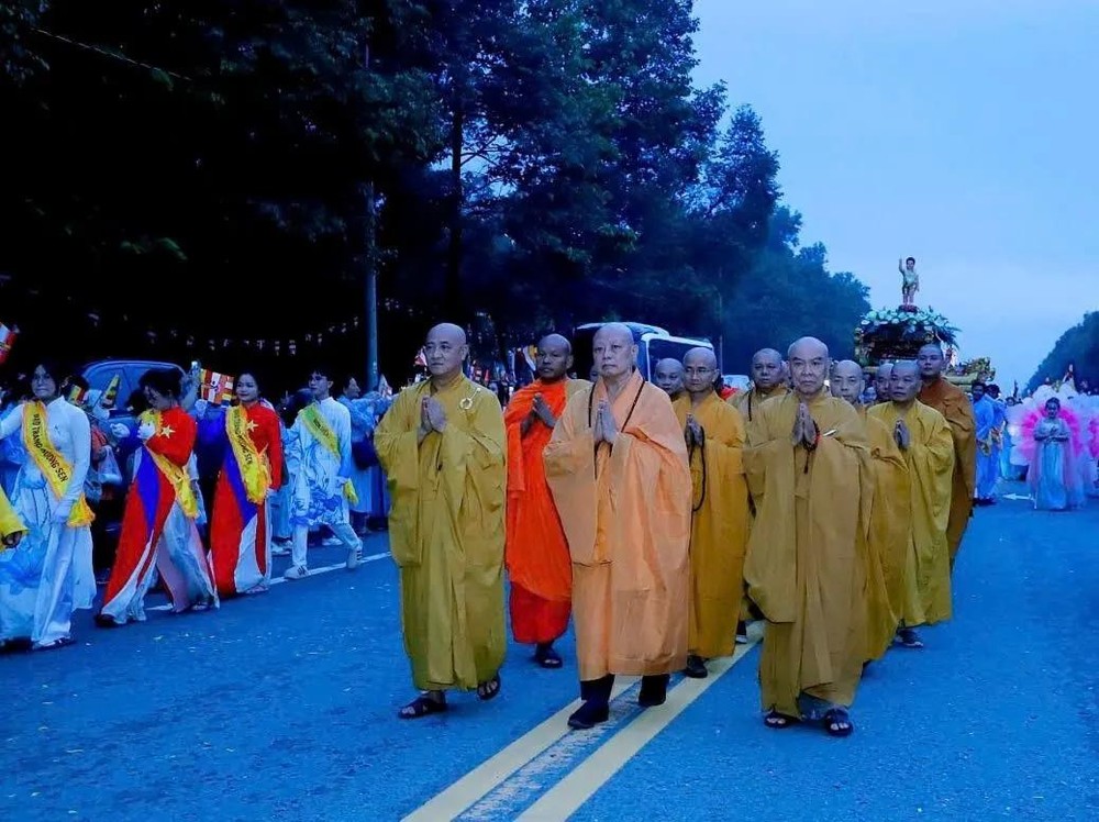 vesak13.jpg