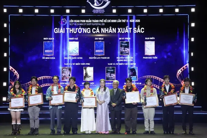 trao-giai-lhp-ngan-7-1415-7146.jpg