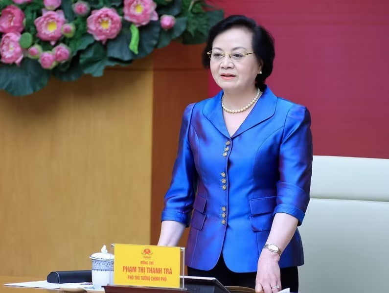 dfa573e0d0955b2a69e4d4db6863baf0aa24dfd57111e811a4b44265e78-_ttxvn-2506-pham-thi-thanh-tra-quy-tap-hai-cot-liet-sy-2.jpg