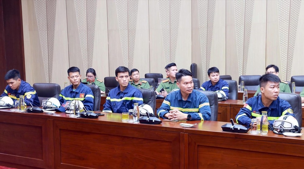 vna-potal-bo-cong-an-xuat-quan-len-duong-thuc-hien-nhiem-vu-tai-venezuela-885425928-22-26-48.jpeg