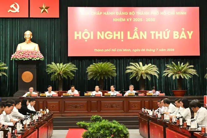 anh-hntuy-rotate-full-1708-5147.jpg